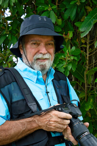 Photo of Orlando Mergal with camera and photographer's vest